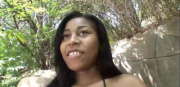  Sexy black lady loves sex and wants to make a sex video
